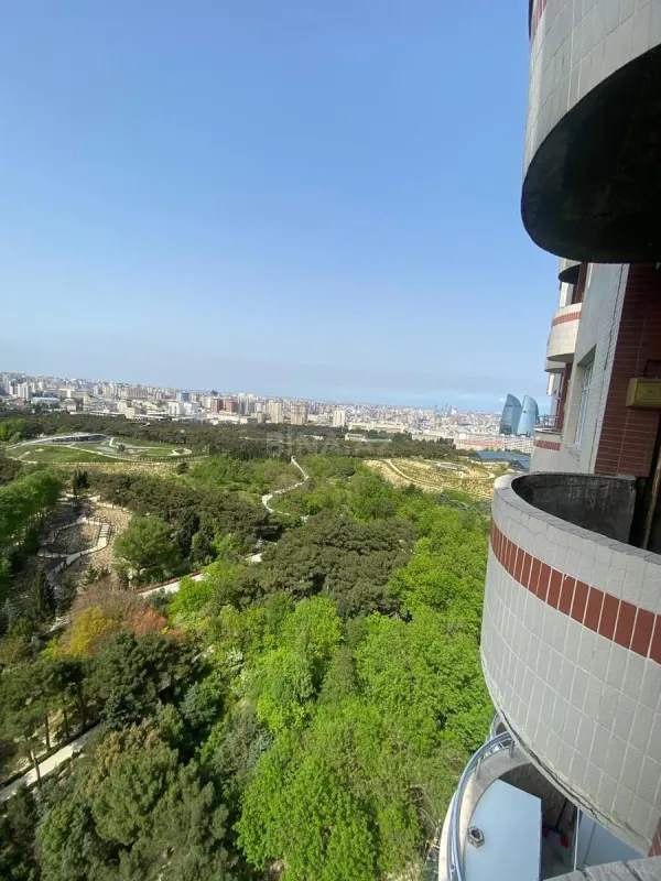 Satılır 3 otaqlı mənzil 138 m²