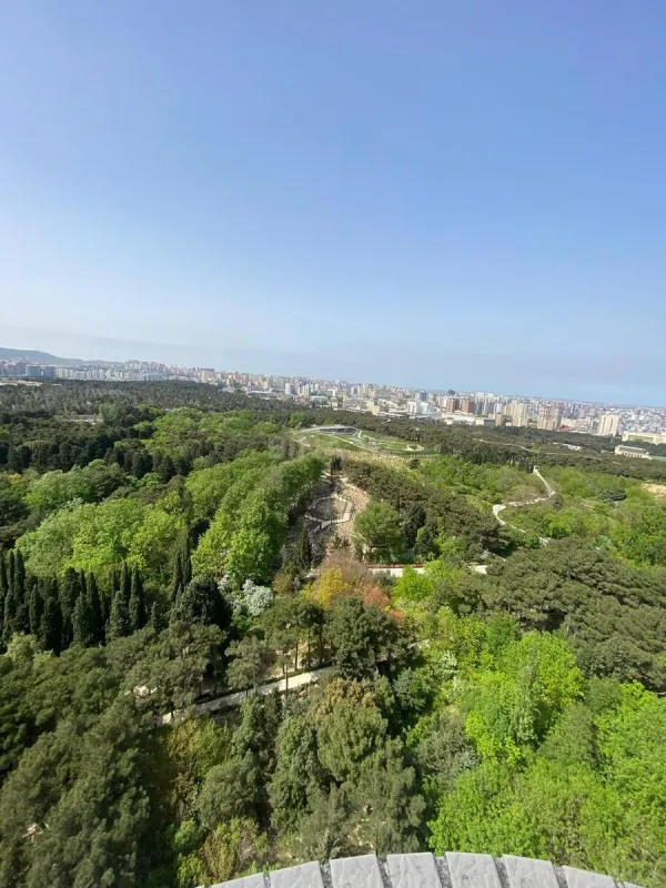 Satılır 3 otaqlı mənzil 138 m²