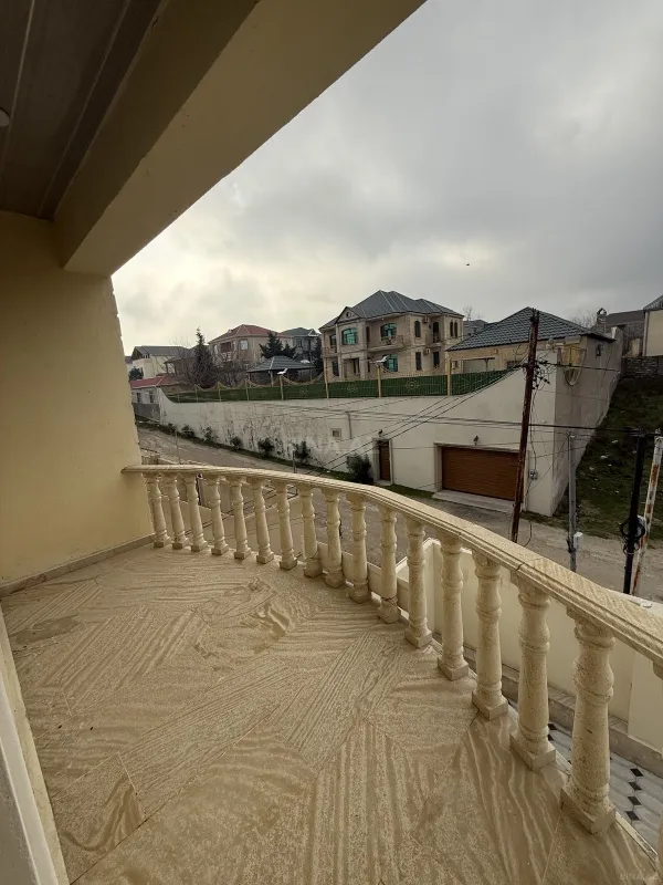 Satılır 4 otaqlı həyət evi 215 m²