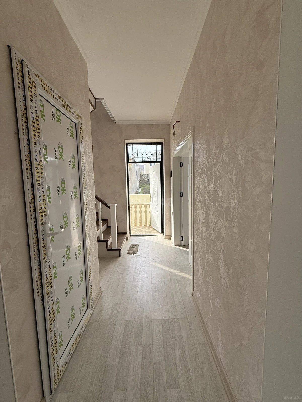 Satılır 4 otaqlı həyət evi 215 m²