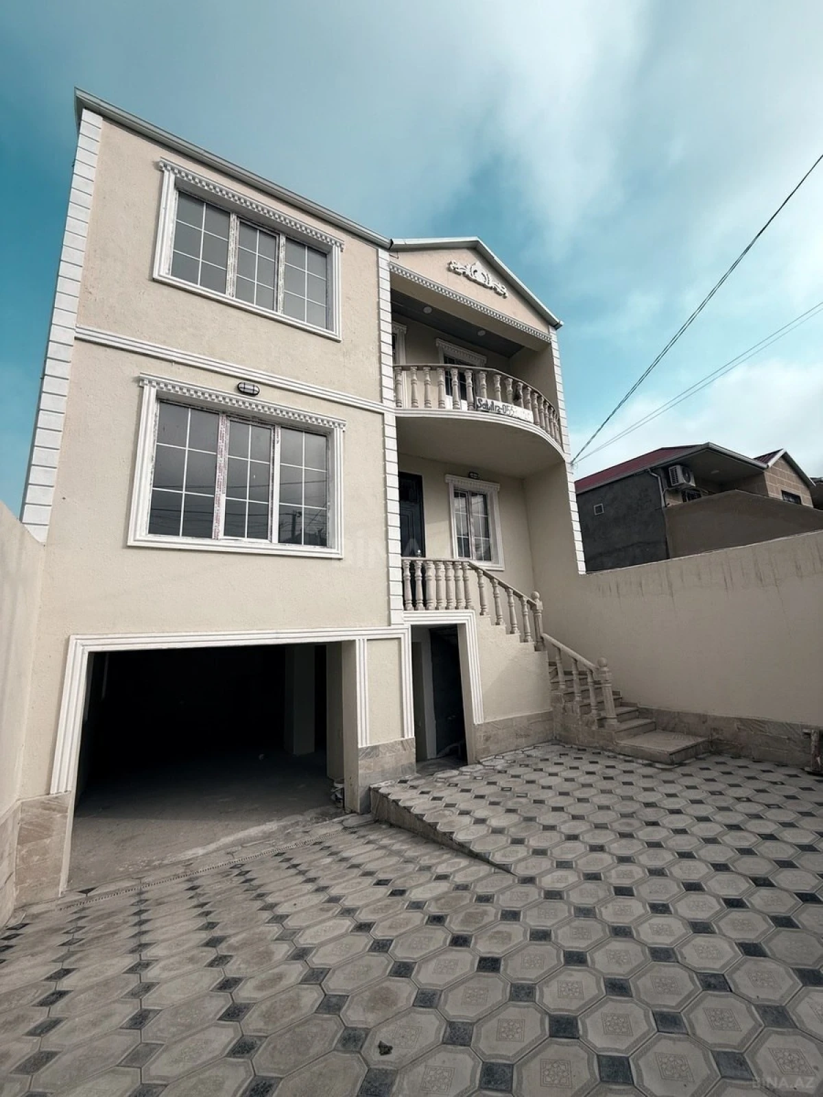 Satılır 4 otaqlı həyət evi 215 m²