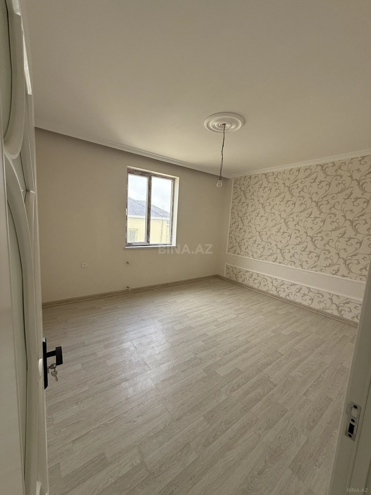 Satılır 4 otaqlı həyət evi 215 m²