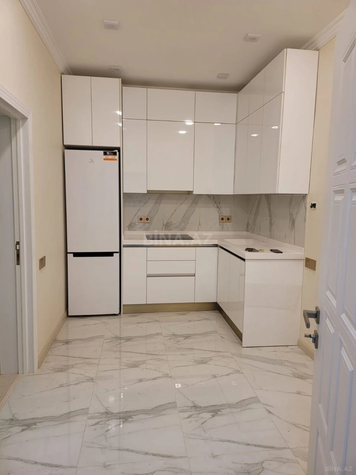 Kirayə verilir 2 otaqlı mənzil 60 m²