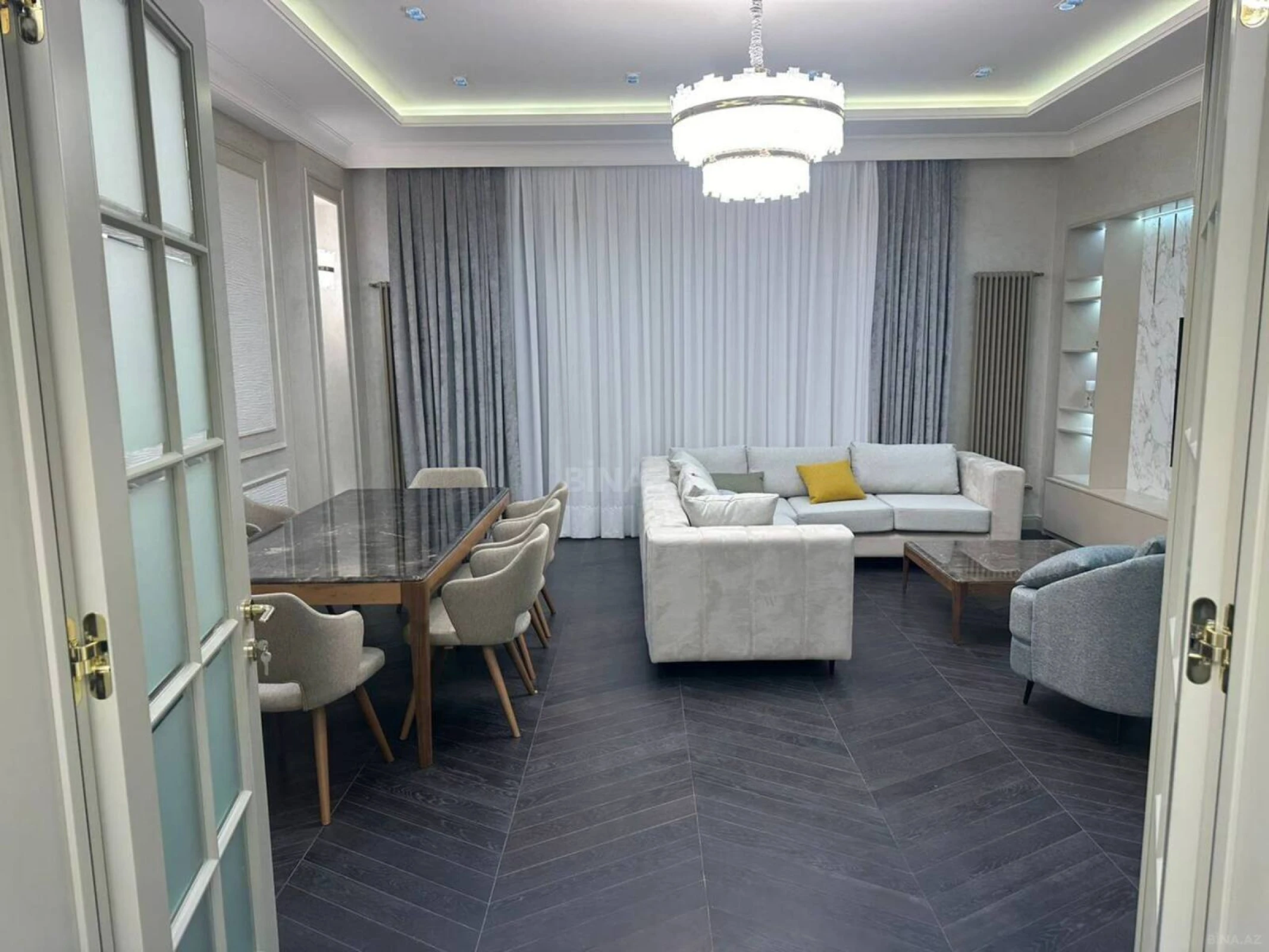 Kirayə verilir 3 otaqlı mənzil 180 m²