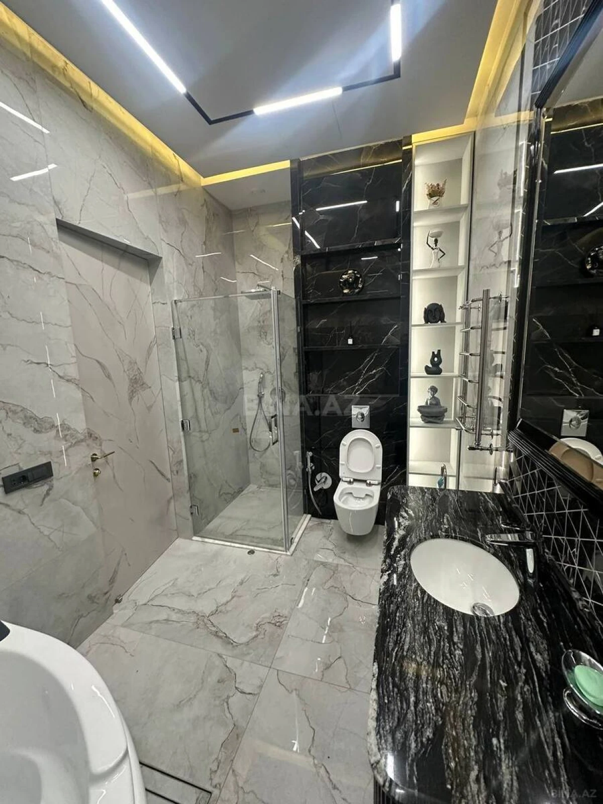 Kirayə verilir 3 otaqlı mənzil 180 m²
