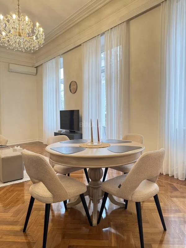 Kirayə verilir 2 otaqlı mənzil 80 m²