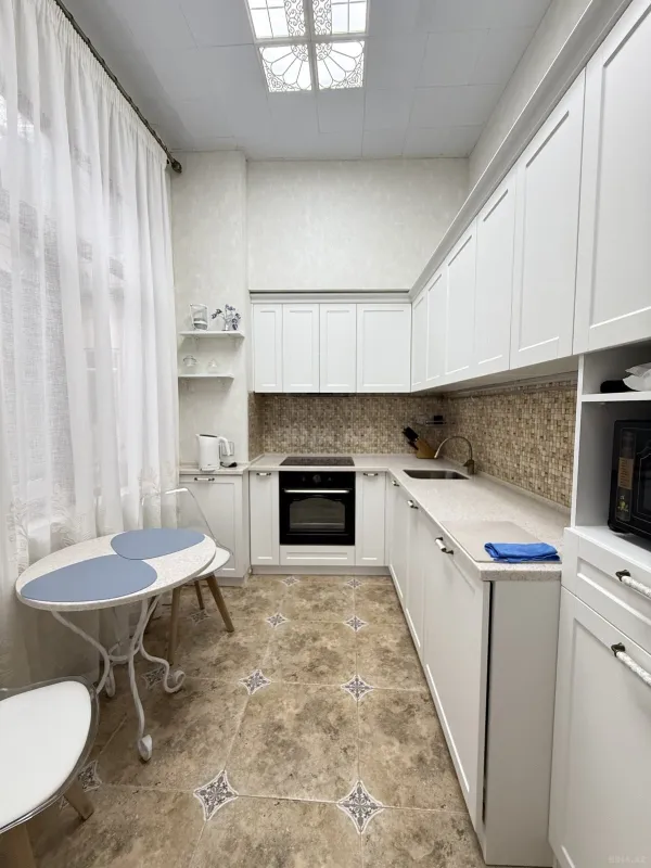 Kirayə verilir 2 otaqlı mənzil 80 m²