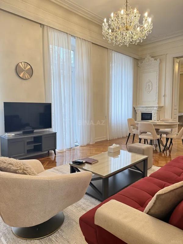 Kirayə verilir 2 otaqlı mənzil 80 m²