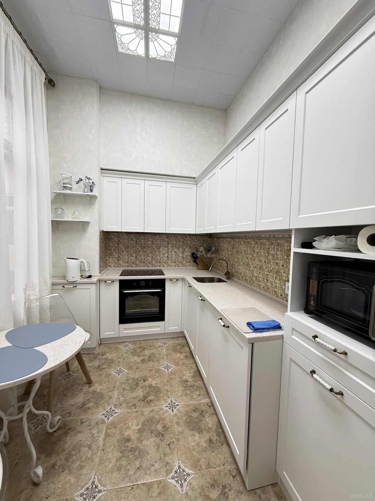 Kirayə verilir 2 otaqlı mənzil 80 m²