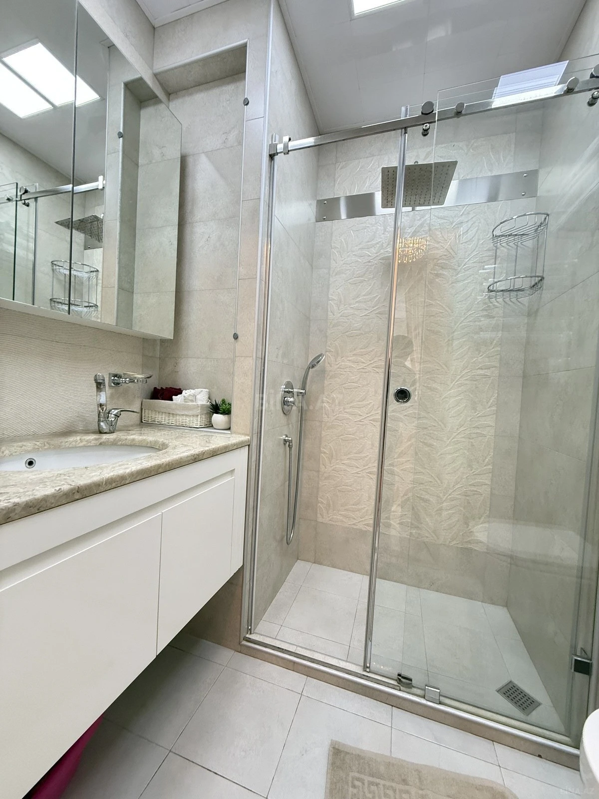 Kirayə verilir 2 otaqlı mənzil 80 m²