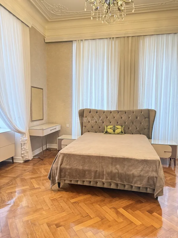 Kirayə verilir 2 otaqlı mənzil 80 m²