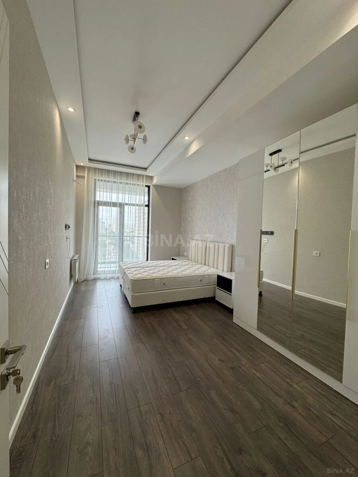 Satılır 3 otaqlı mənzil 103 m²