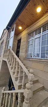 Satılır 8 otaqlı həyət evi 183.5 m²