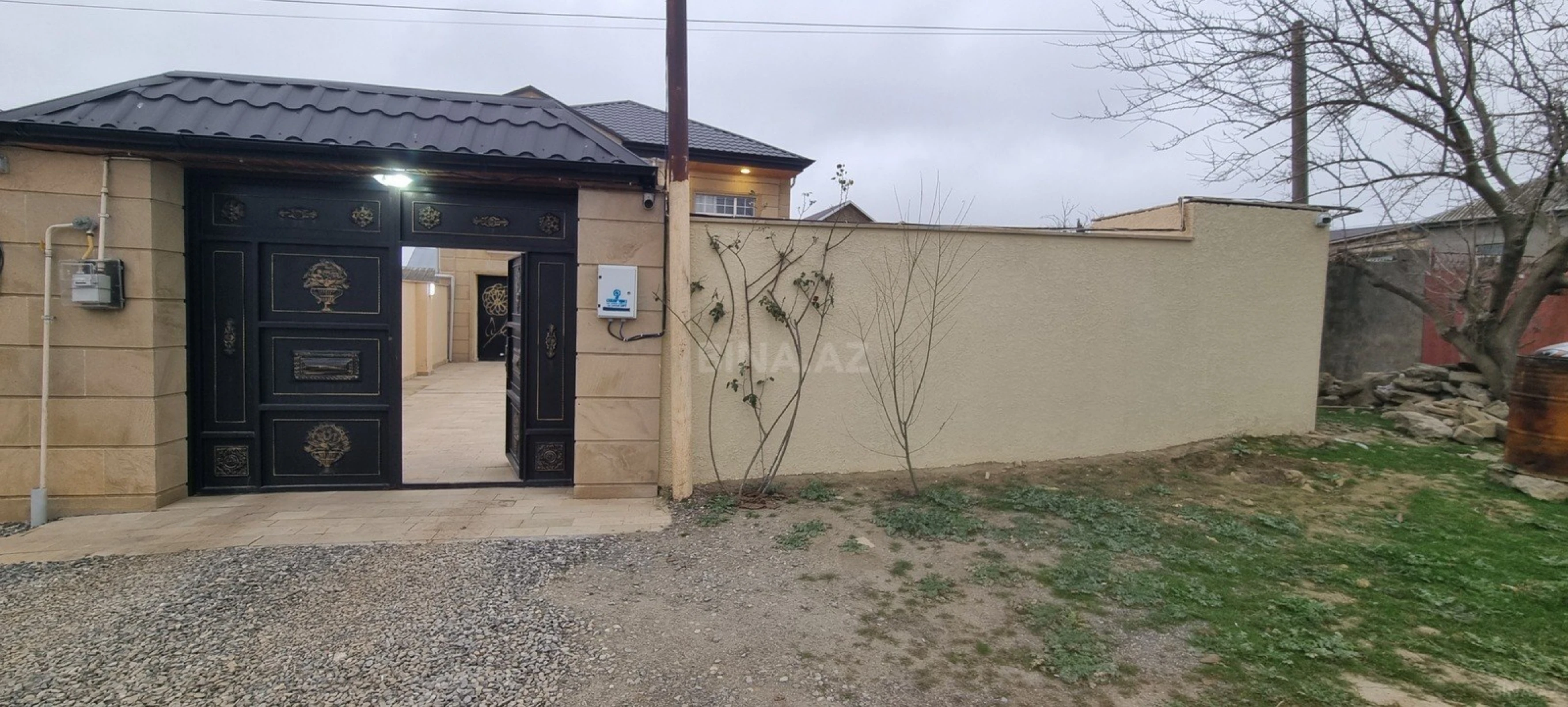 Satılır 8 otaqlı həyət evi 183.5 m²