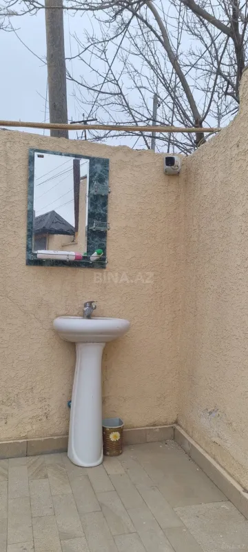 Satılır 8 otaqlı həyət evi 183.5 m²