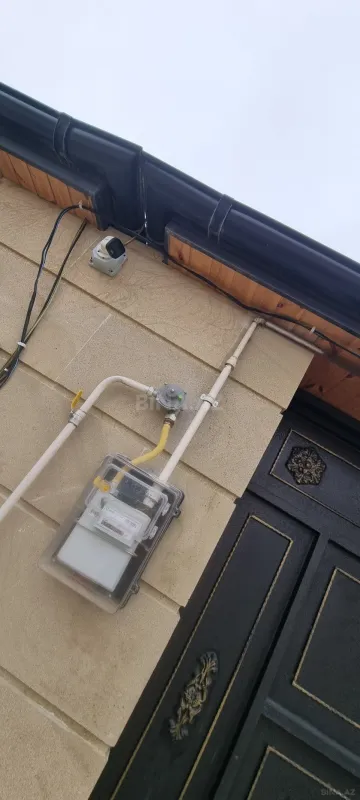 Satılır 8 otaqlı həyət evi 183.5 m²