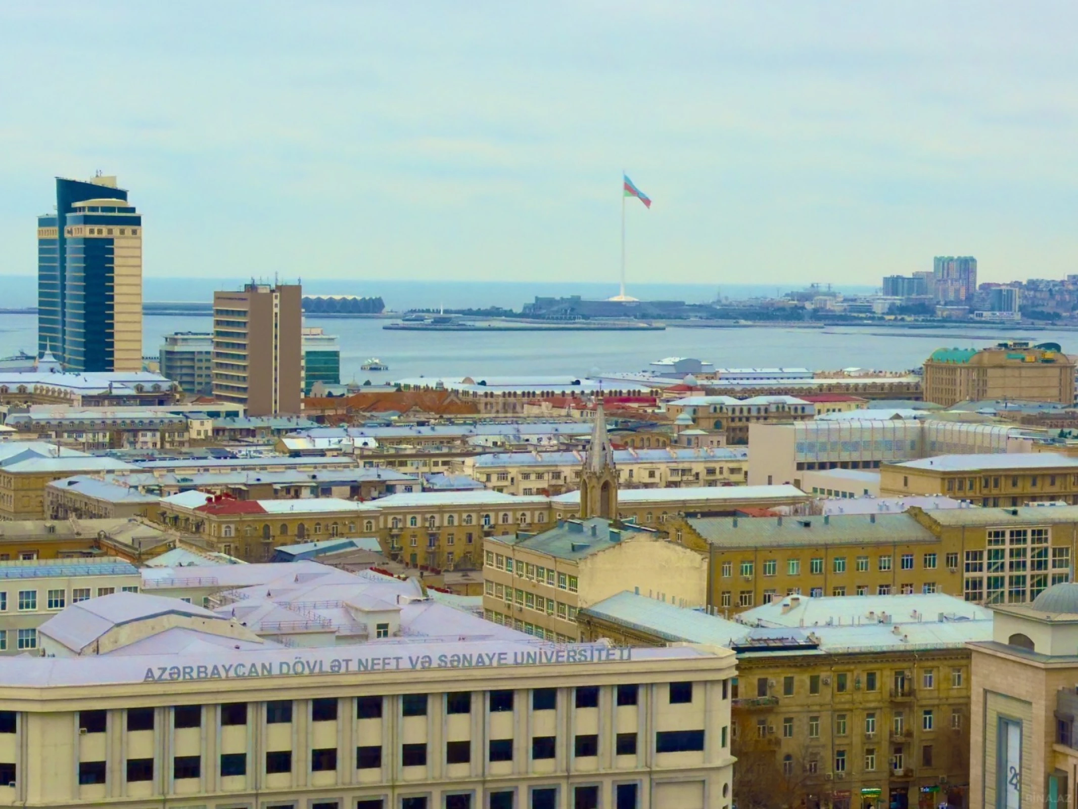 Satılır 4 otaqlı mənzil 186 m²