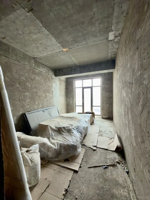 Satılır 4 otaqlı mənzil 186 m²