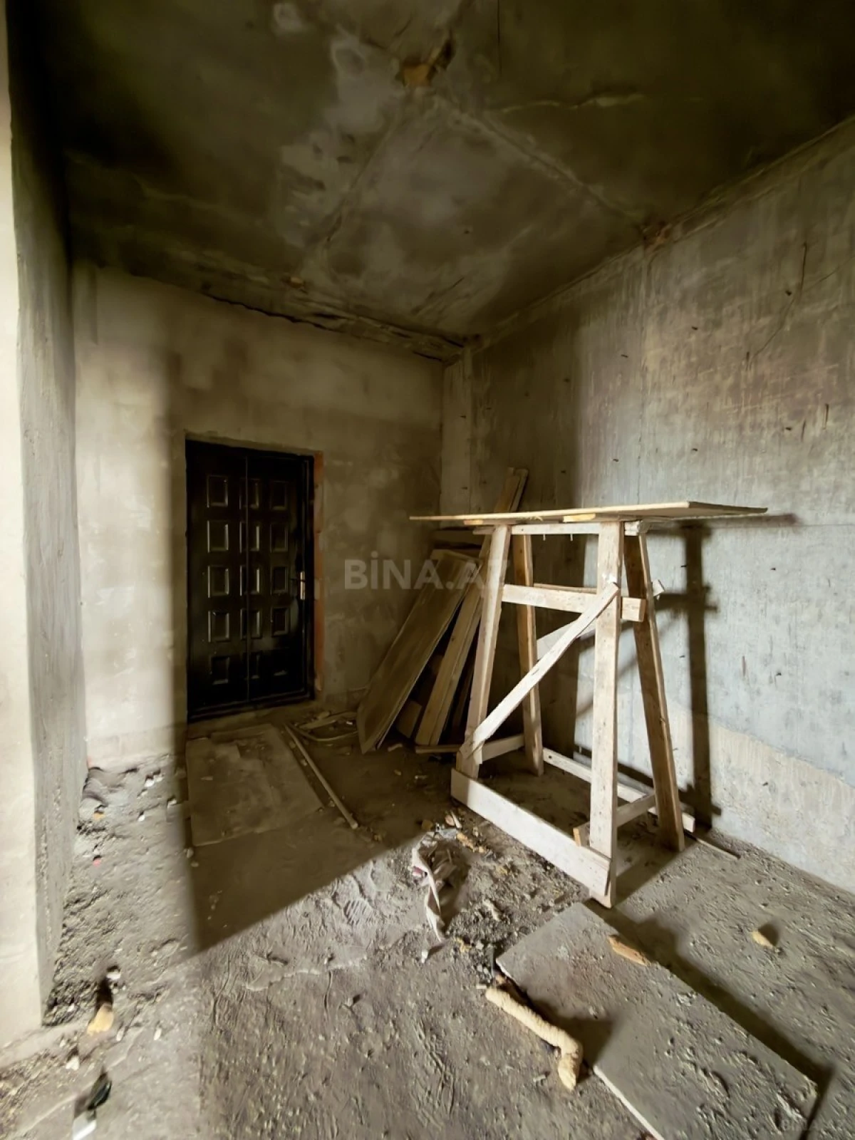 Satılır 4 otaqlı mənzil 186 m²