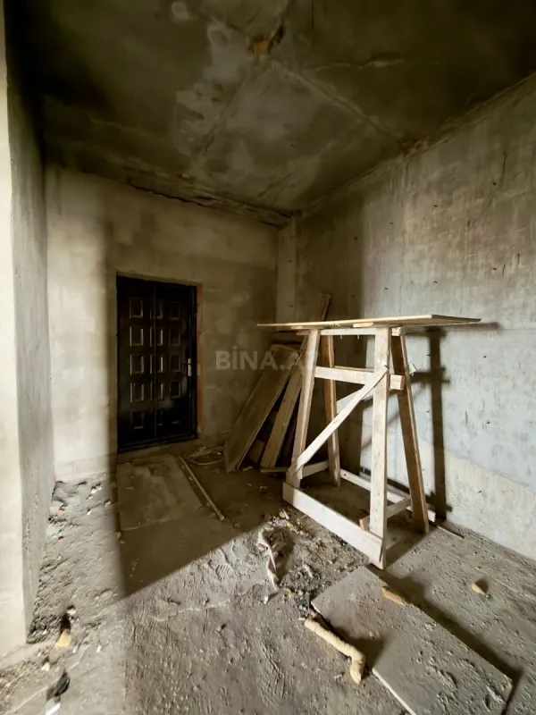 Satılır 4 otaqlı mənzil 186 m²