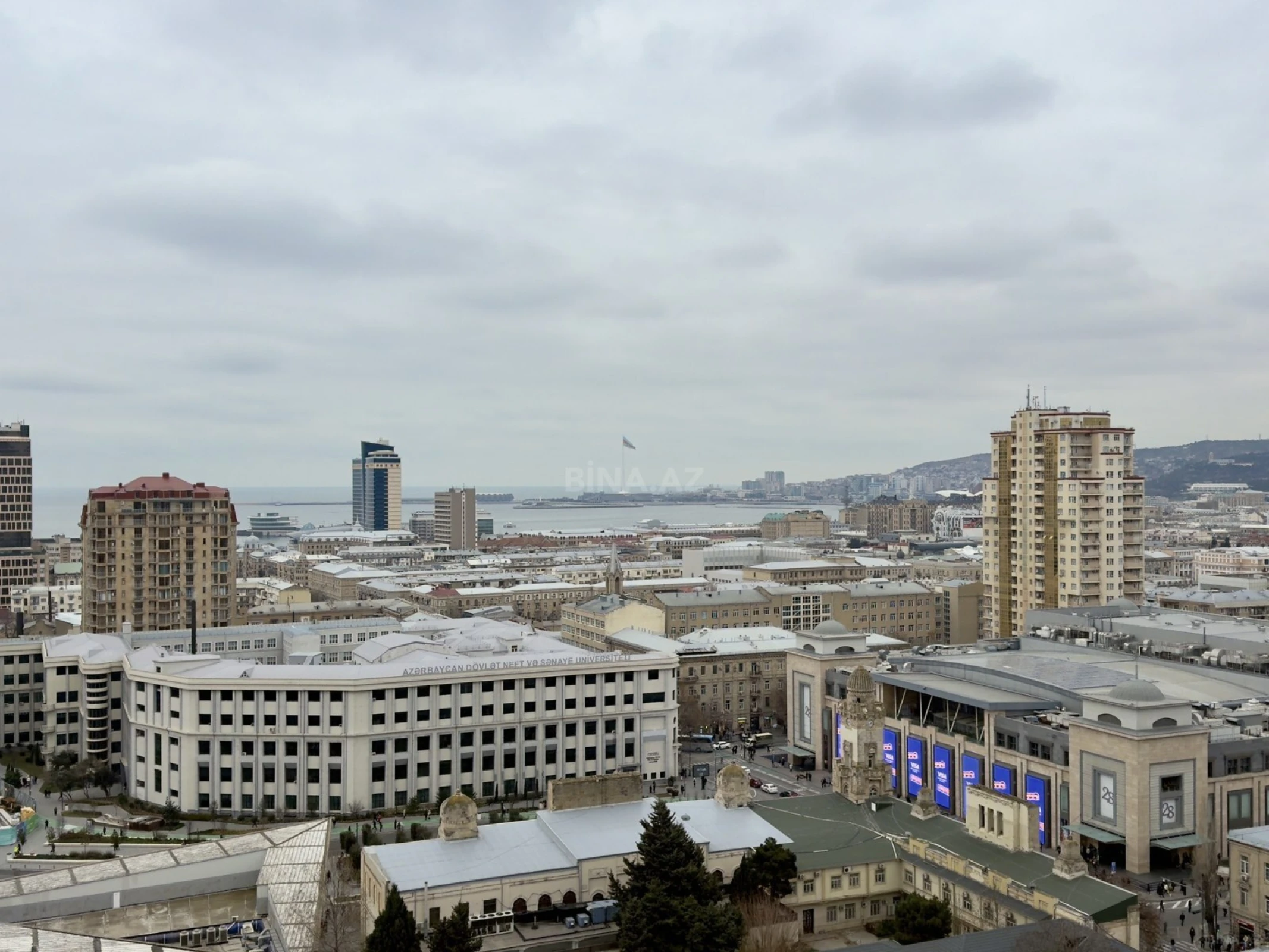 Satılır 4 otaqlı mənzil 186 m²