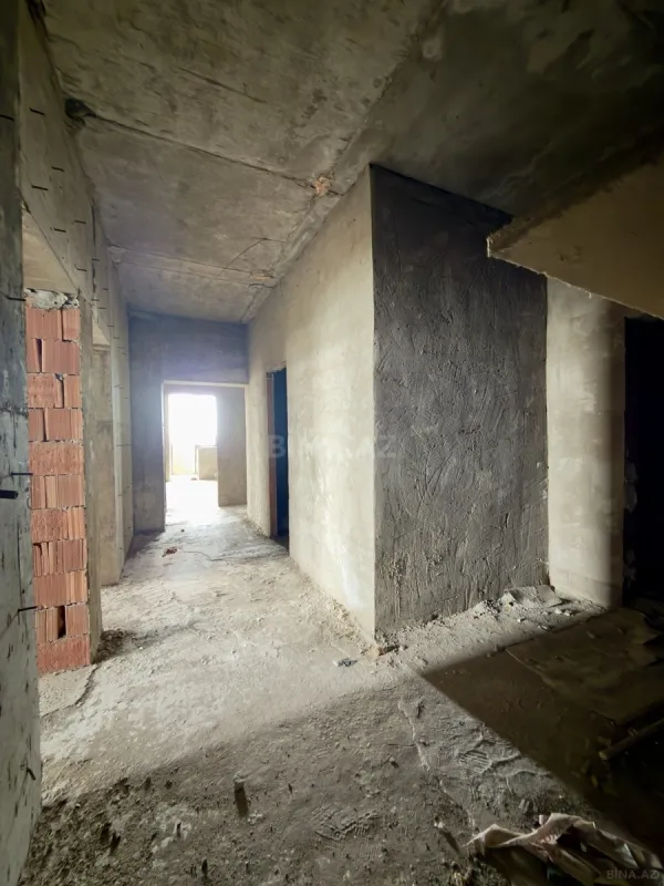 Satılır 4 otaqlı mənzil 186 m²