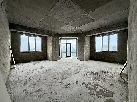 Satılır 4 otaqlı mənzil 186 m²