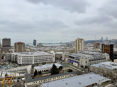 Satılır 4 otaqlı mənzil 186 m²