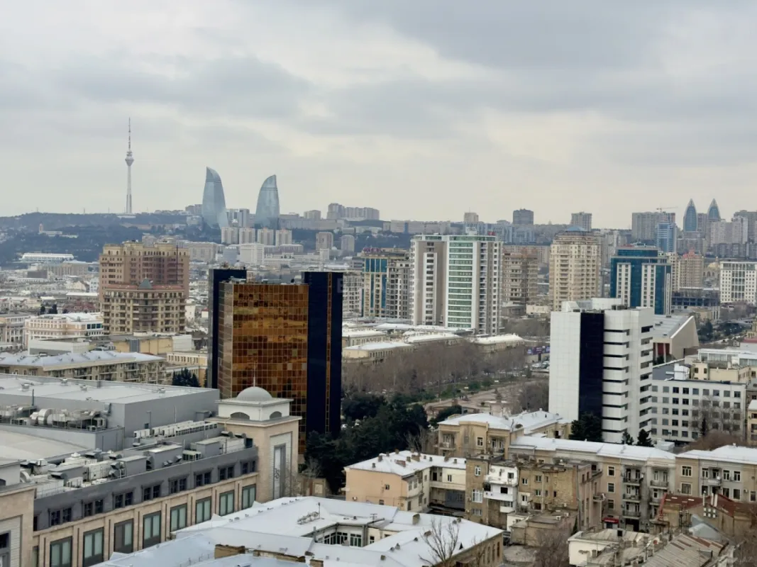 Satılır 4 otaqlı mənzil 186 m²