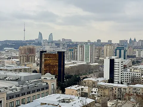 Satılır 4 otaqlı mənzil 186 m²