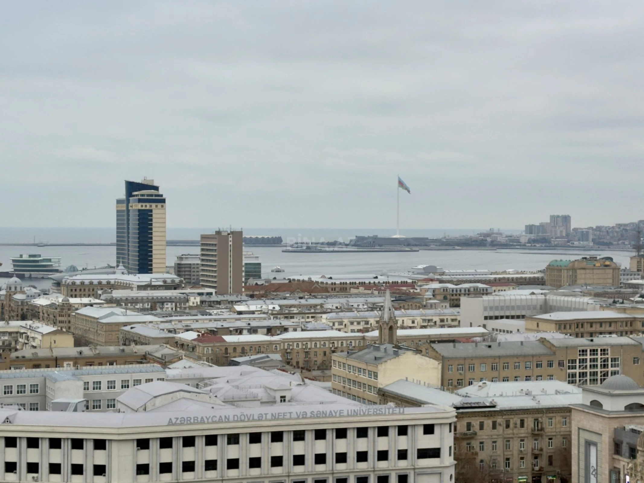 Satılır 4 otaqlı mənzil 186 m²