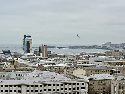 Satılır 4 otaqlı mənzil 186 m²