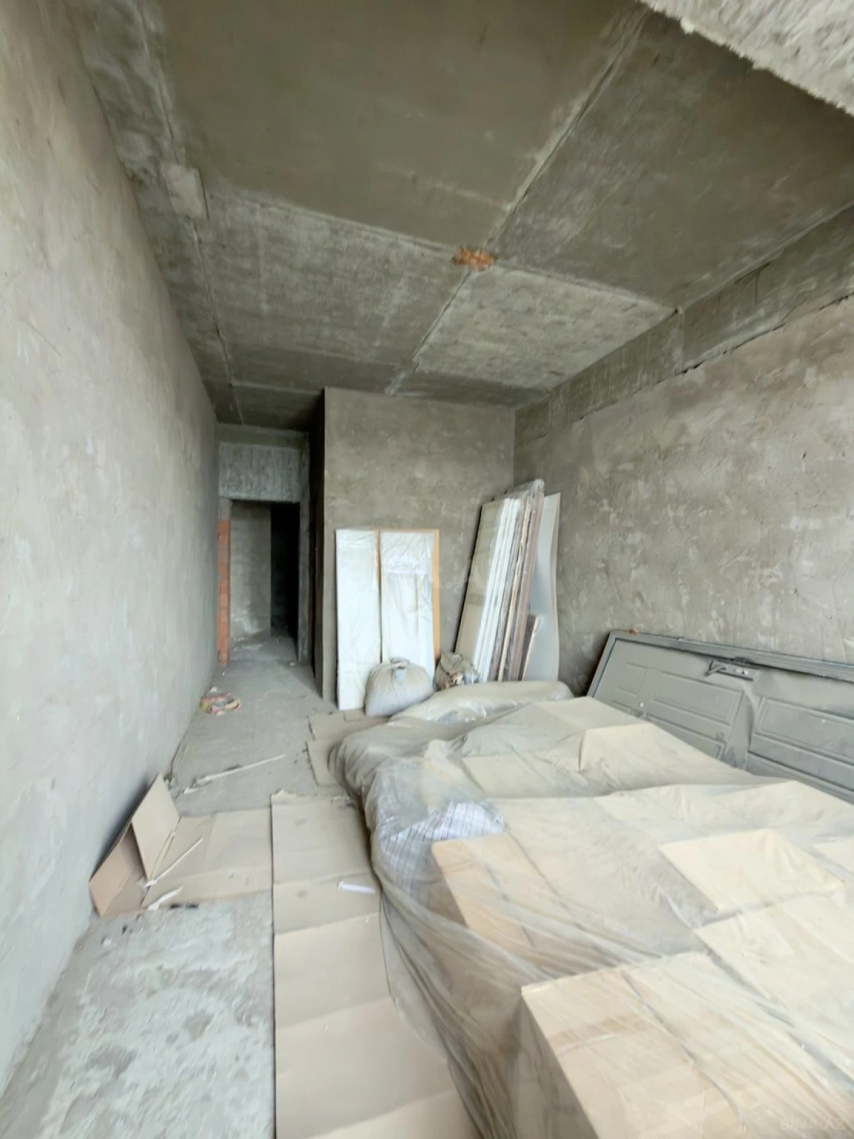 Satılır 4 otaqlı mənzil 186 m²