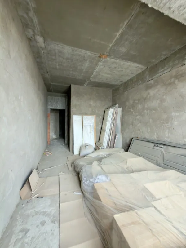 Satılır 4 otaqlı mənzil 186 m²