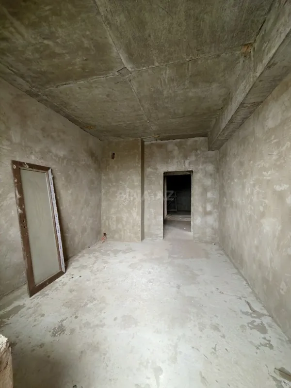 Satılır 4 otaqlı mənzil 186 m²