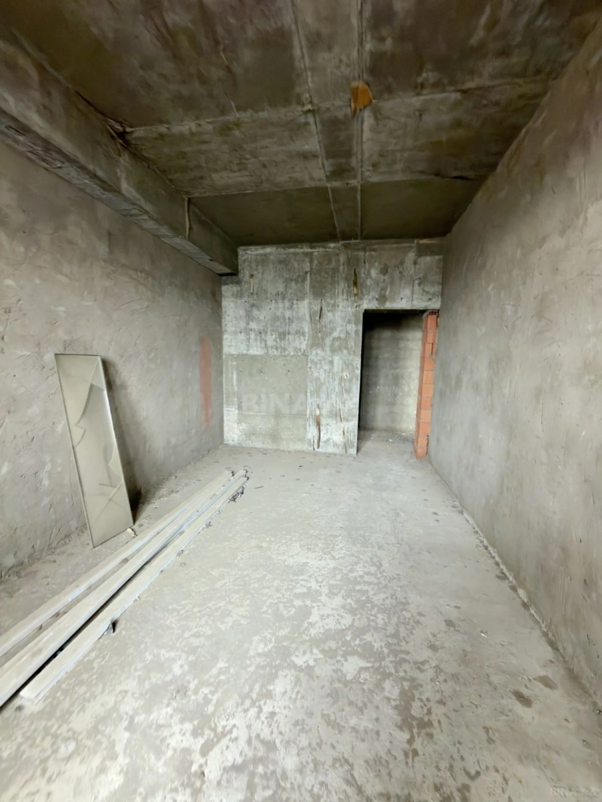 Satılır 4 otaqlı mənzil 186 m²