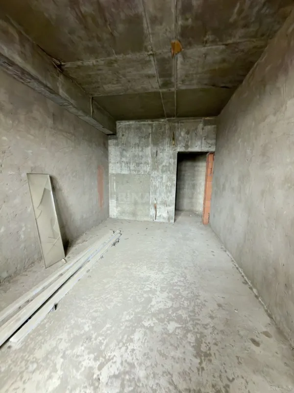 Satılır 4 otaqlı mənzil 186 m²