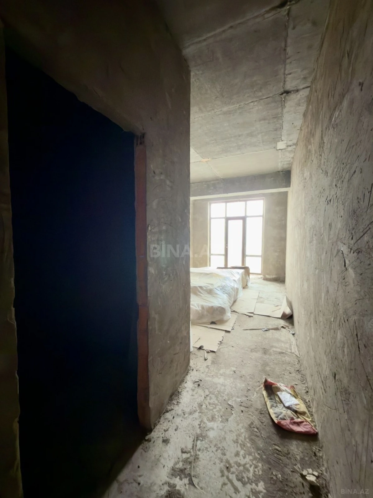 Satılır 4 otaqlı mənzil 186 m²