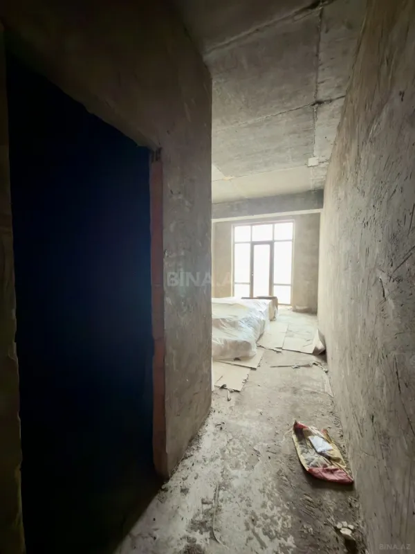 Satılır 4 otaqlı mənzil 186 m²