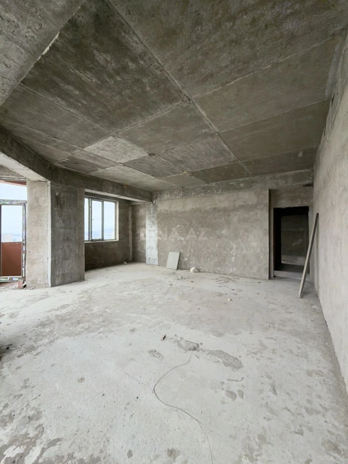 Satılır 4 otaqlı mənzil 186 m²