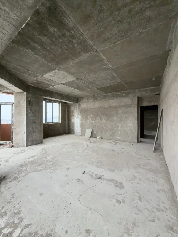 Satılır 4 otaqlı mənzil 186 m²