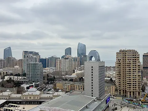 Satılır 4 otaqlı mənzil 186 m²