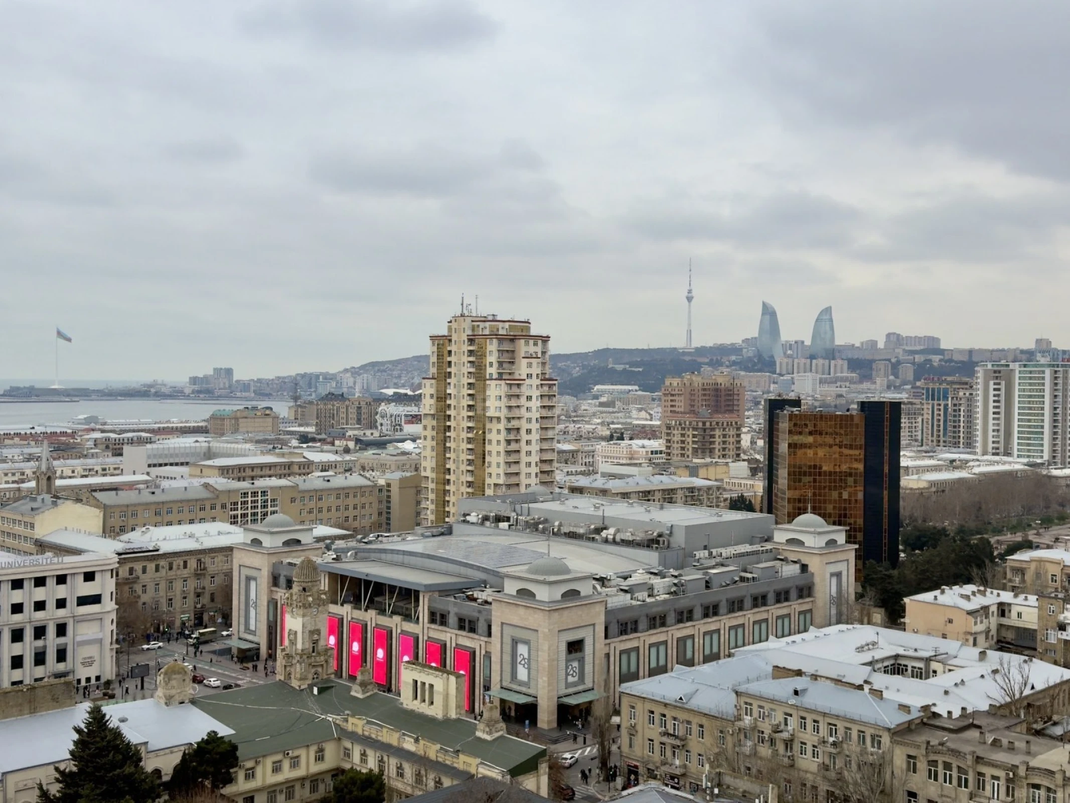 Satılır 4 otaqlı mənzil 186 m²