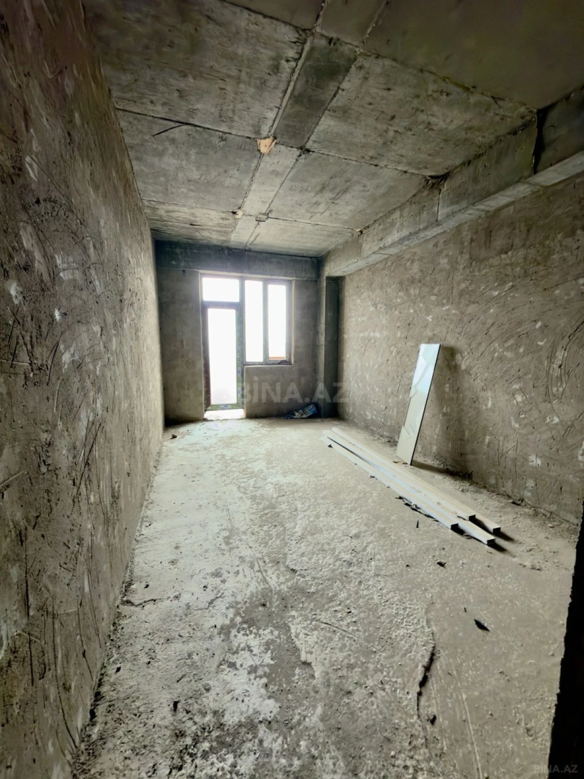 Satılır 4 otaqlı mənzil 186 m²