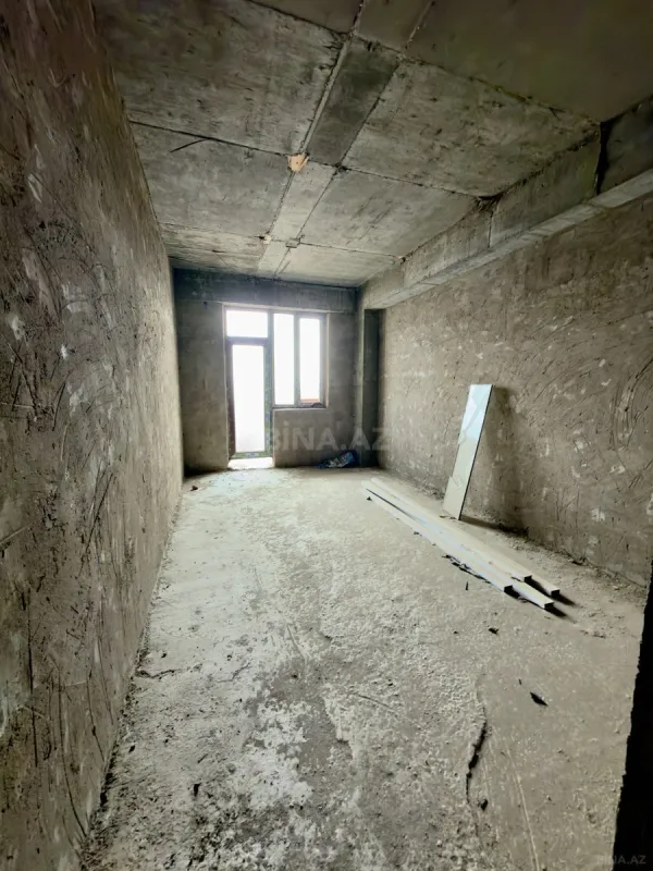 Satılır 4 otaqlı mənzil 186 m²