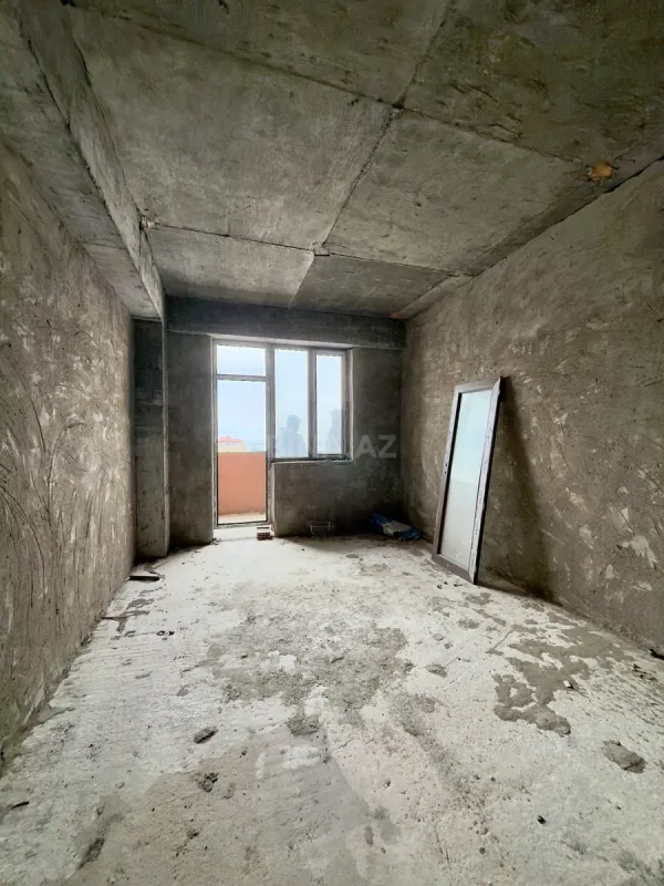 Satılır 4 otaqlı mənzil 186 m²