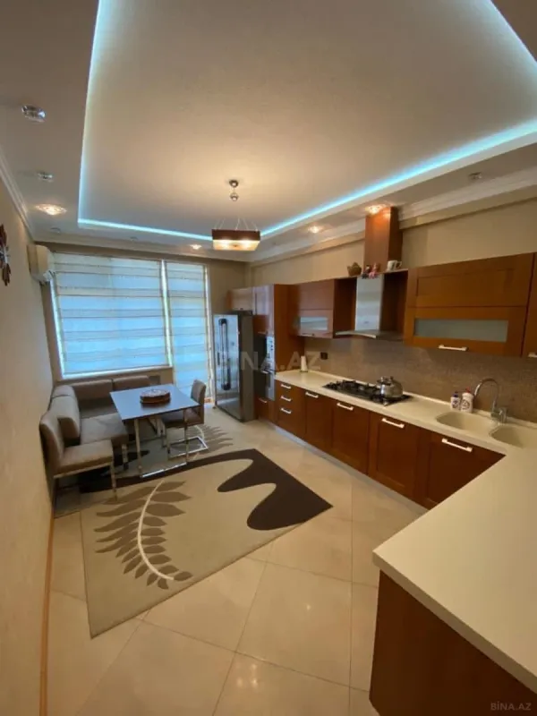 Kirayə verilir 3 otaqlı mənzil 130 m²