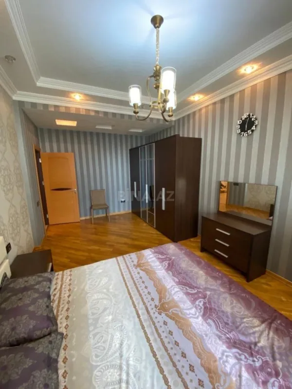 Kirayə verilir 3 otaqlı mənzil 130 m²