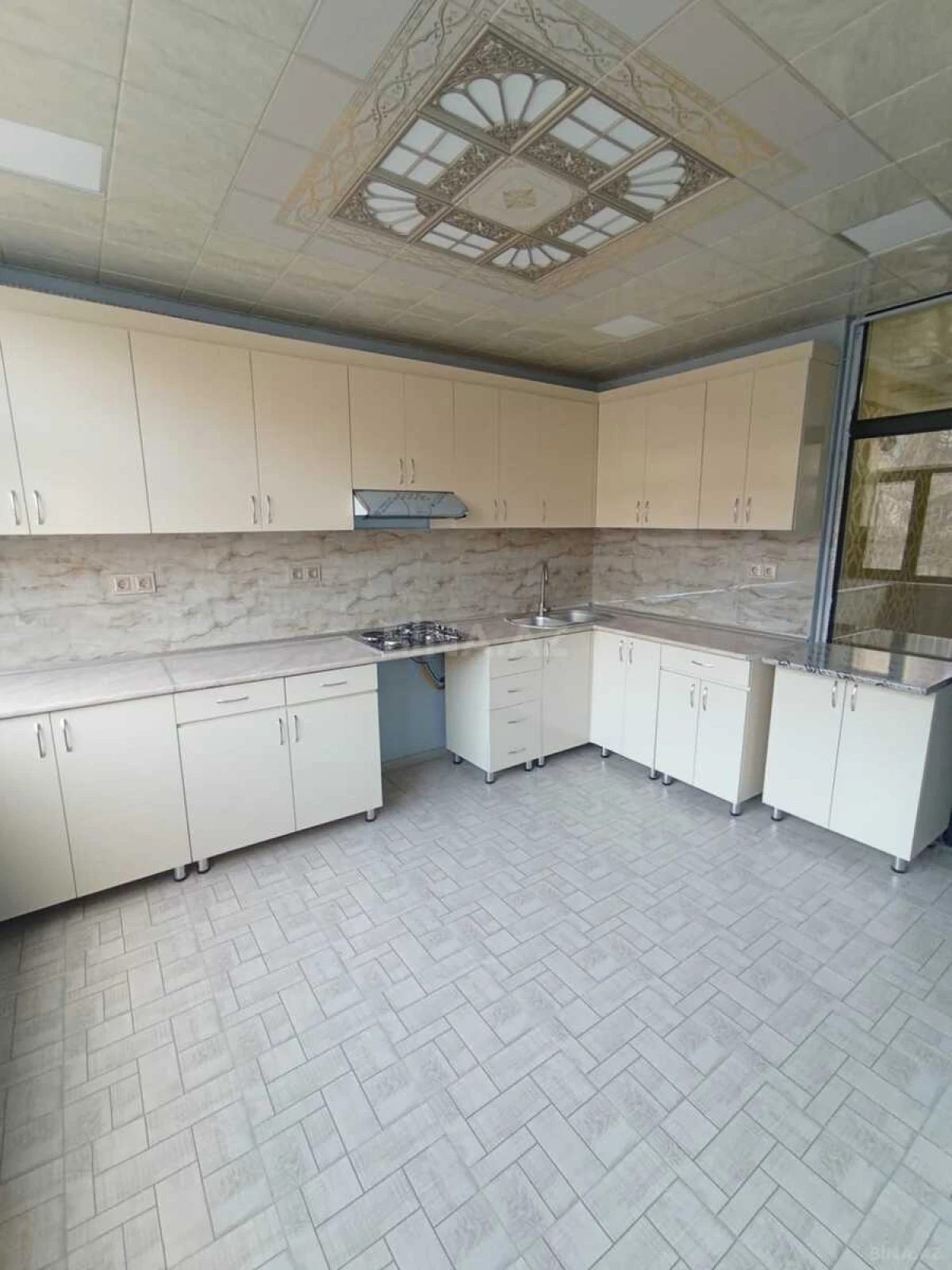 Satılır 3 otaqlı mənzil 100 m²