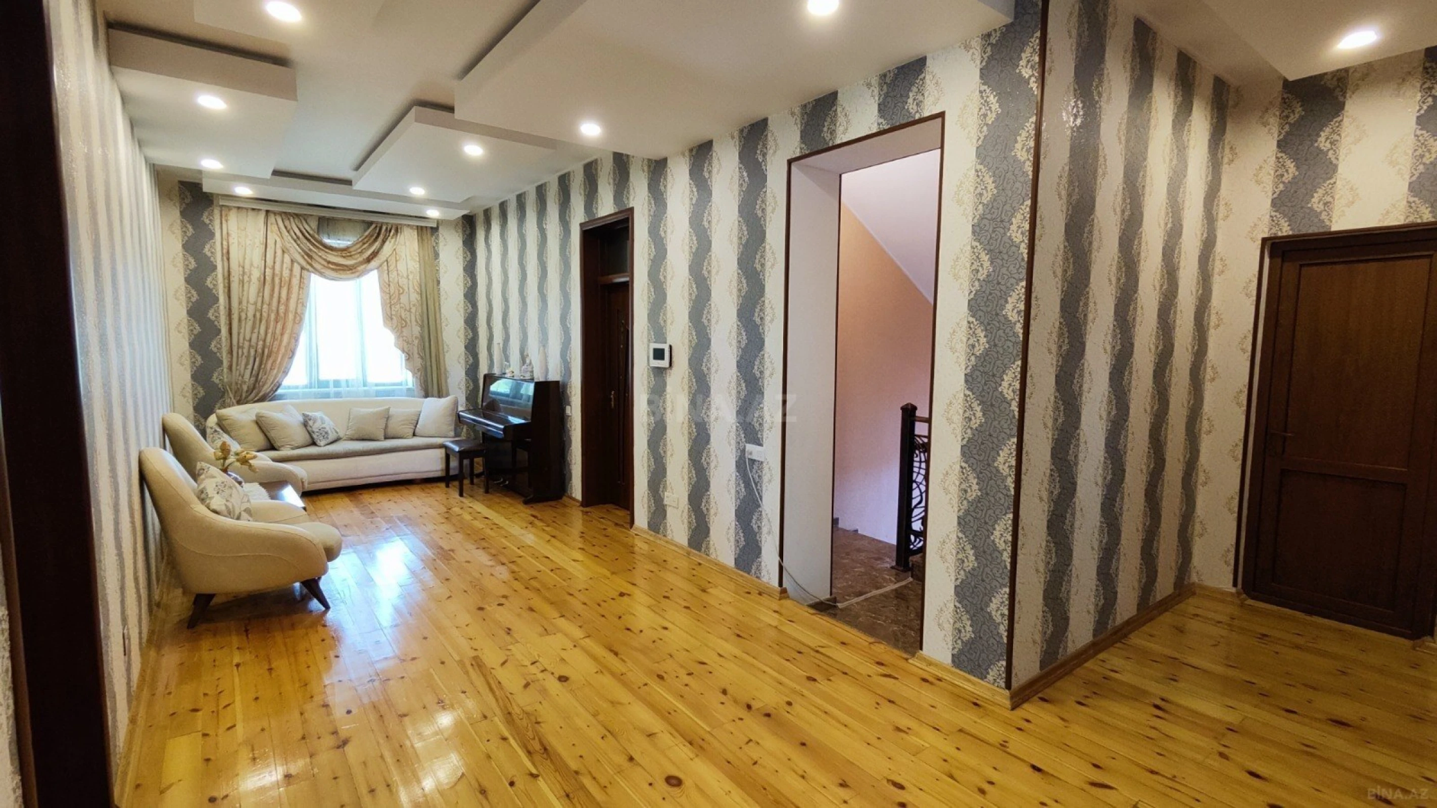 Satılır 8 otaqlı həyət evi 450 m²